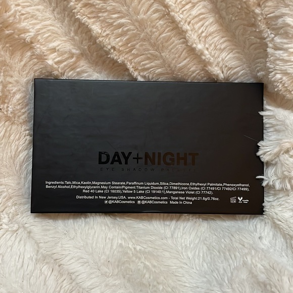 Kab Cosmetic Day + Night Eyeshadow Palette - Picture 3 of 4